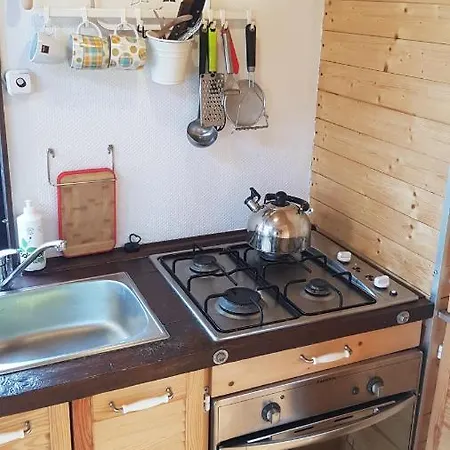 Houseboat 보트호텔 *