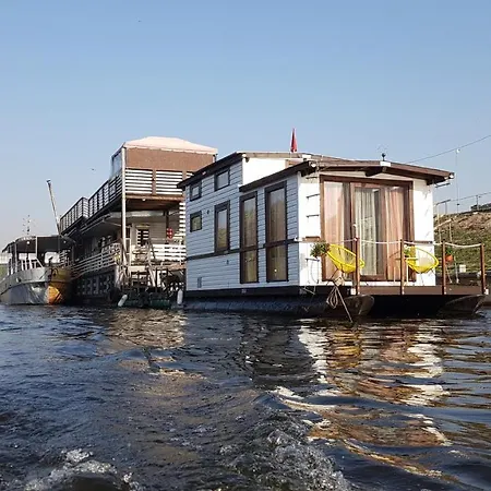 Houseboat Hotel en barco Vilna
